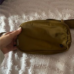 LULULEMON EVERYWHERE BELT BAG